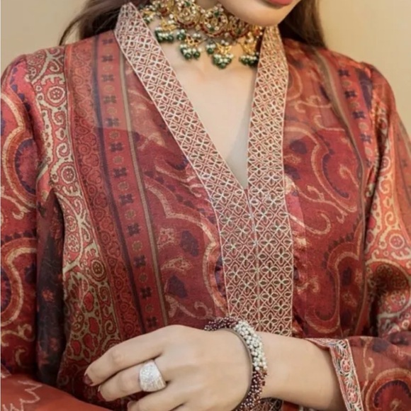 Pakistani indian DESIGNER Shalwar Kameez - 2 pieces- - Picture 3 of 3